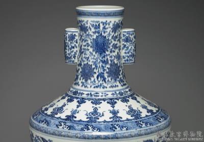 图片[2]-Vase with tubular handles and floral pattern in underglaze blue, Qing dynasty, Yongzheng reign (1723-1735)-China Archive